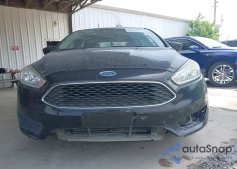 2016 Ford Focus S z USA, uszkodzony, nr VIN 1FADP3E2XGL237442